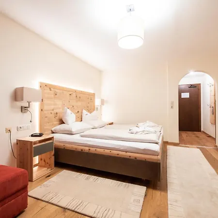 فندق Erlebnisgut & Reiterhof Oberhabach 3*